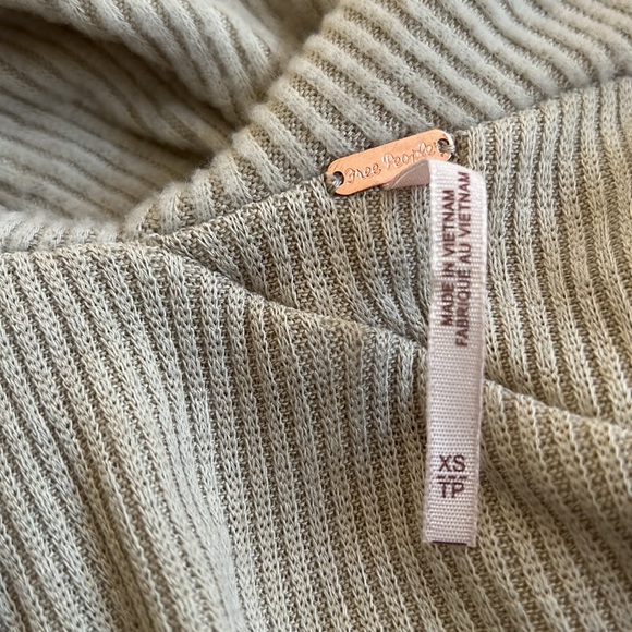 Free People Knit Off-The-Shoulder Sweater With A Crossbody Detail - Picture 9 of 9